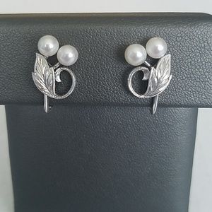 Mikimoto Jewelry - Mikimoto Pearl Silver Screw Back Earrings Mikimoto Jewelry - Mikimoto Pearl Silver Screw Back Earrings